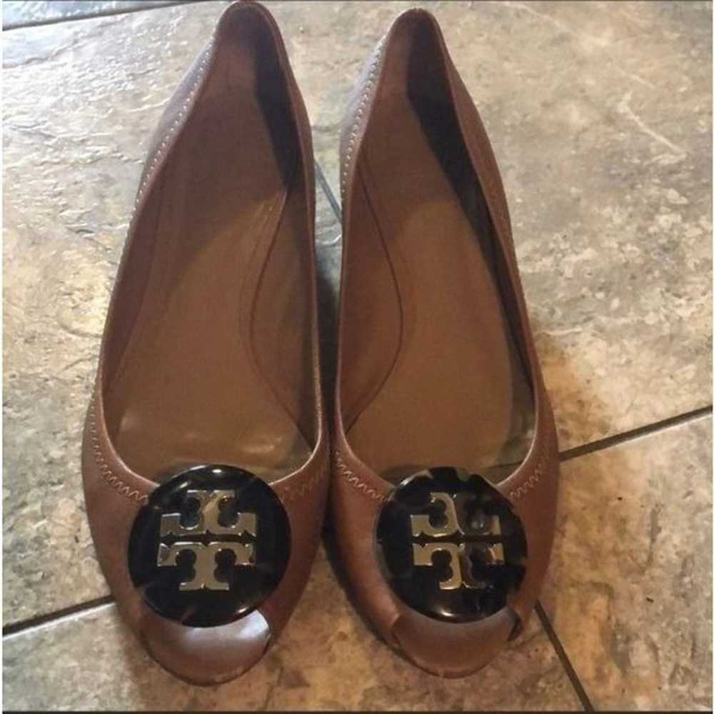 Tory Burch peep toe wedge flat sz 7.5 - image 2