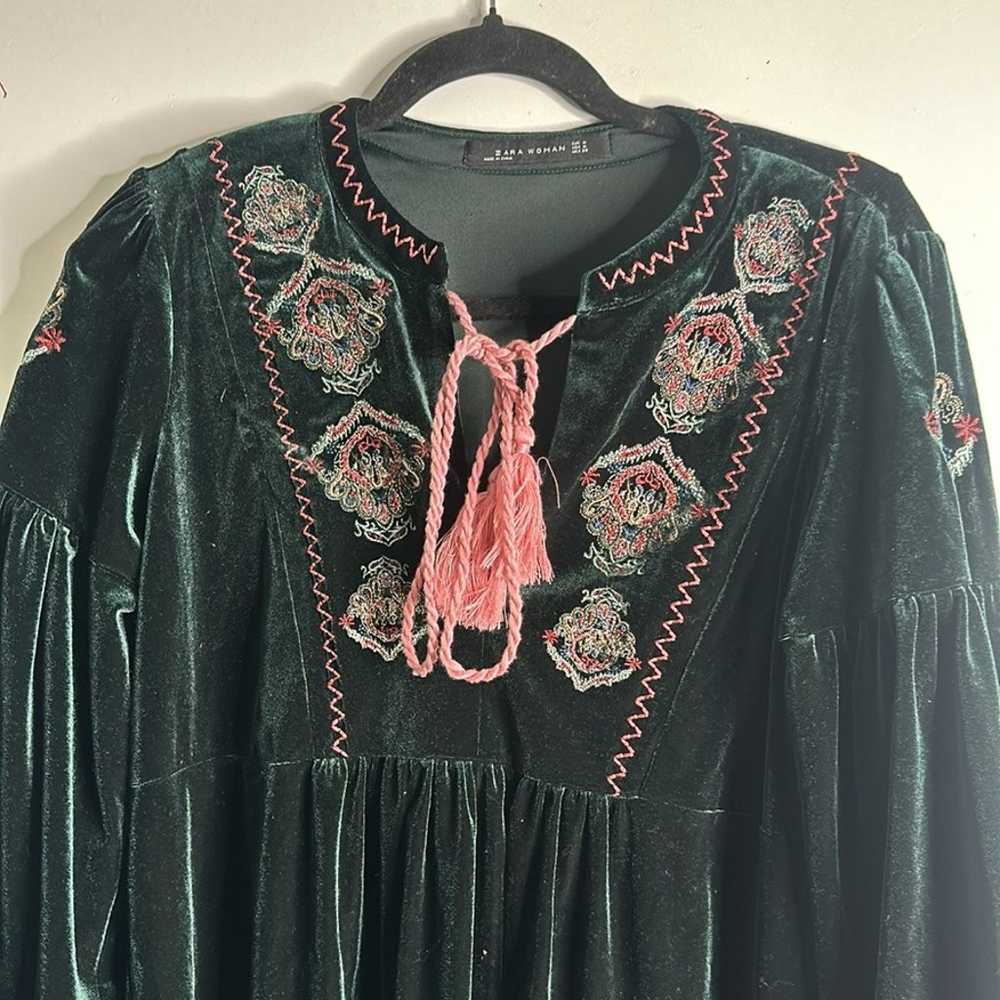 Zara green embroidery velvet mini dress long slee… - image 7