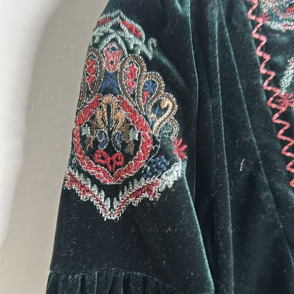 Zara green embroidery velvet mini dress long slee… - image 9