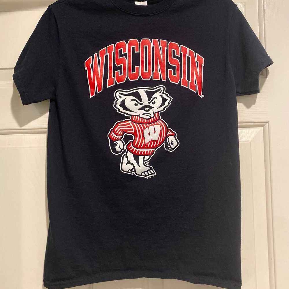 Wisconsin Badgers t Shirt small - image 1