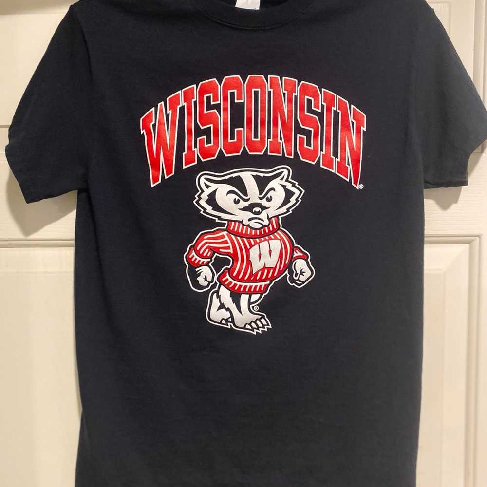 Wisconsin Badgers t Shirt small - image 2