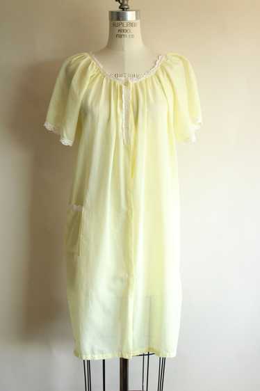 Vintage 1960s 1970s Yellow Robe with Pockets