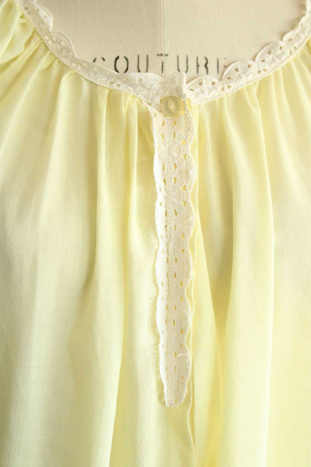 Vintage 1960s 1970s Yellow Robe with Pockets - image 2