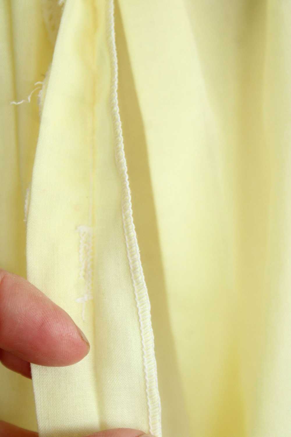 Vintage 1960s 1970s Yellow Robe with Pockets - image 4