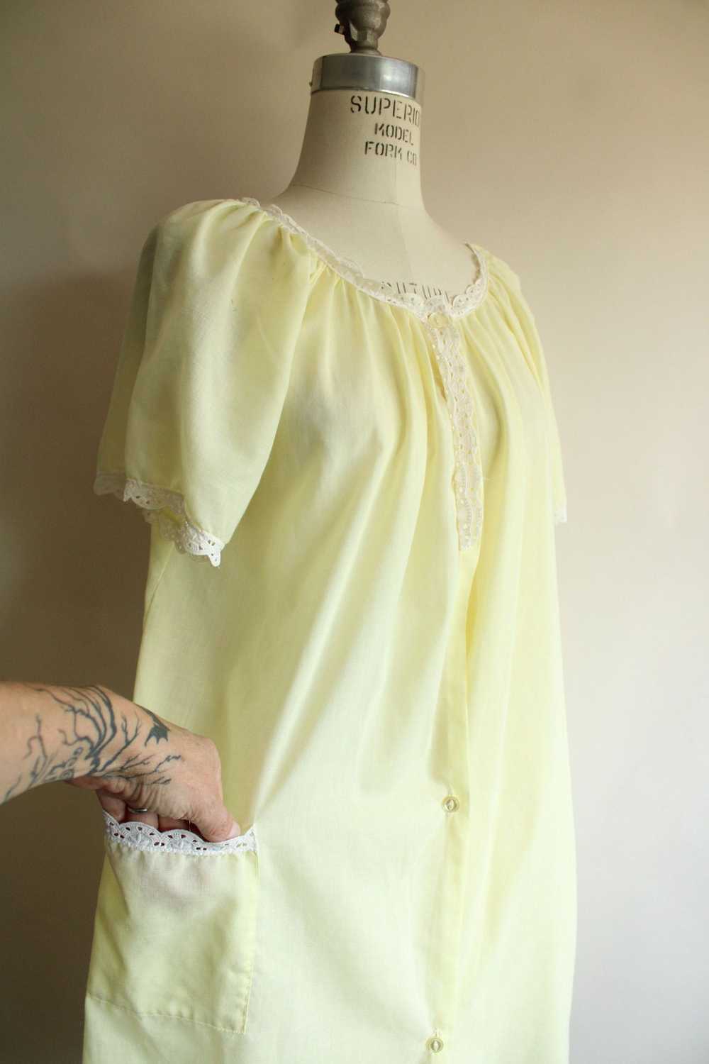 Vintage 1960s 1970s Yellow Robe with Pockets - image 5