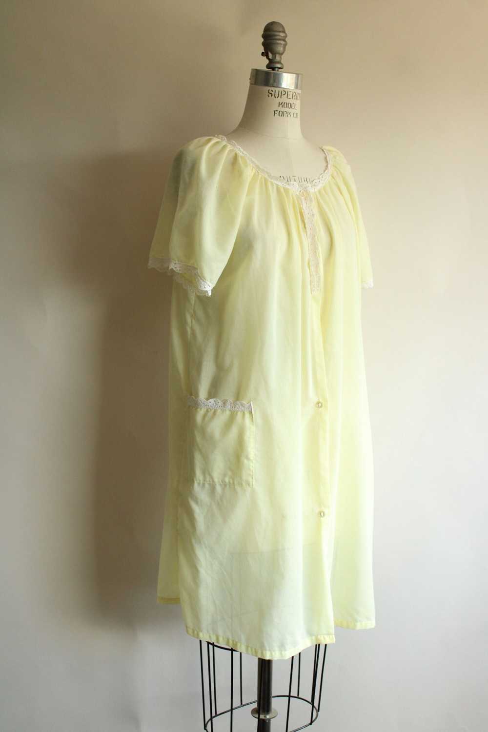 Vintage 1960s 1970s Yellow Robe with Pockets - image 6