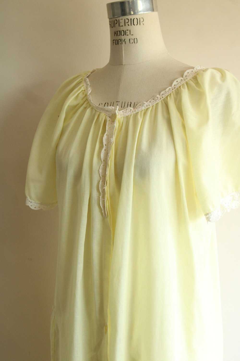 Vintage 1960s 1970s Yellow Robe with Pockets - image 8