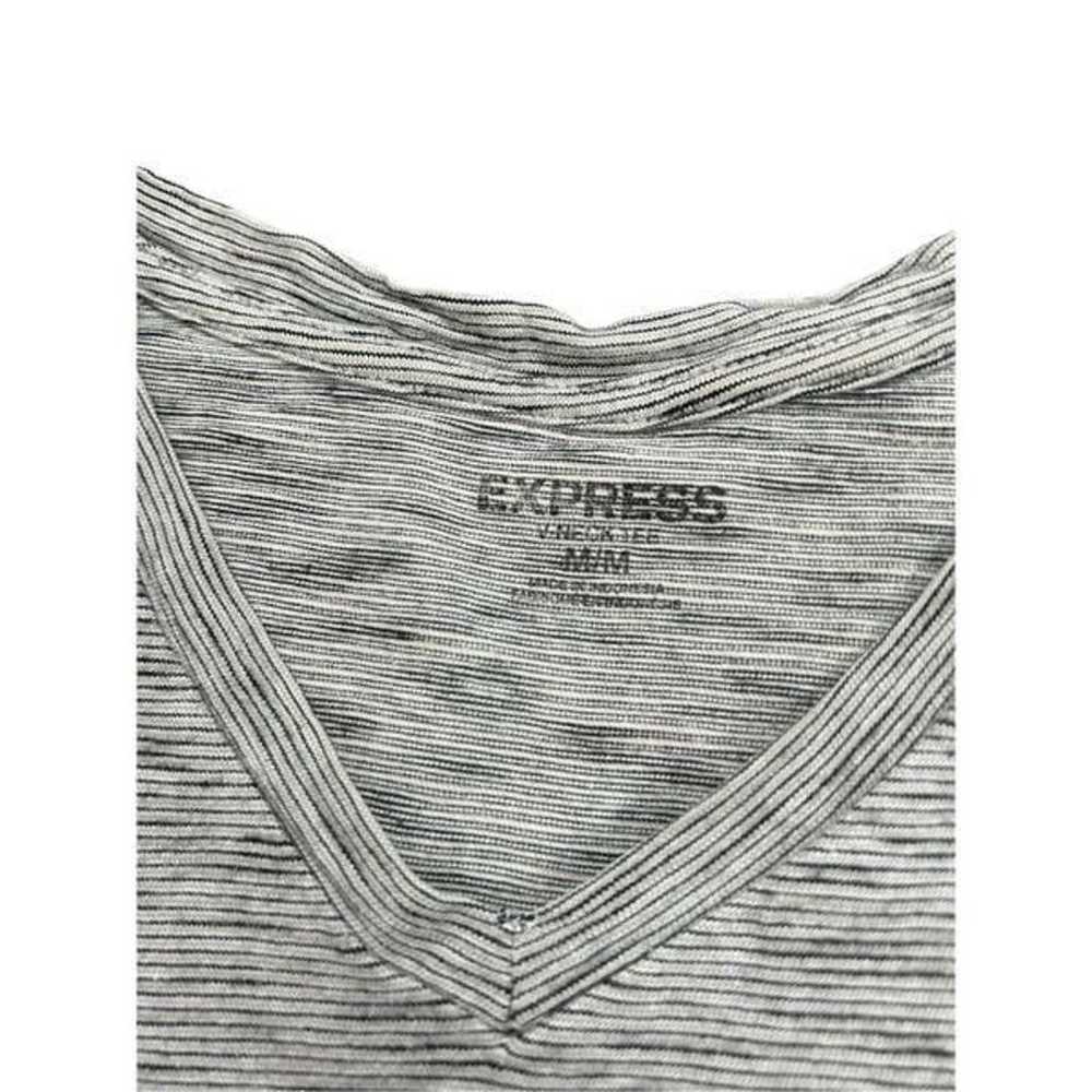 Mens size medium Express tshirt short sleeve vnec… - image 2