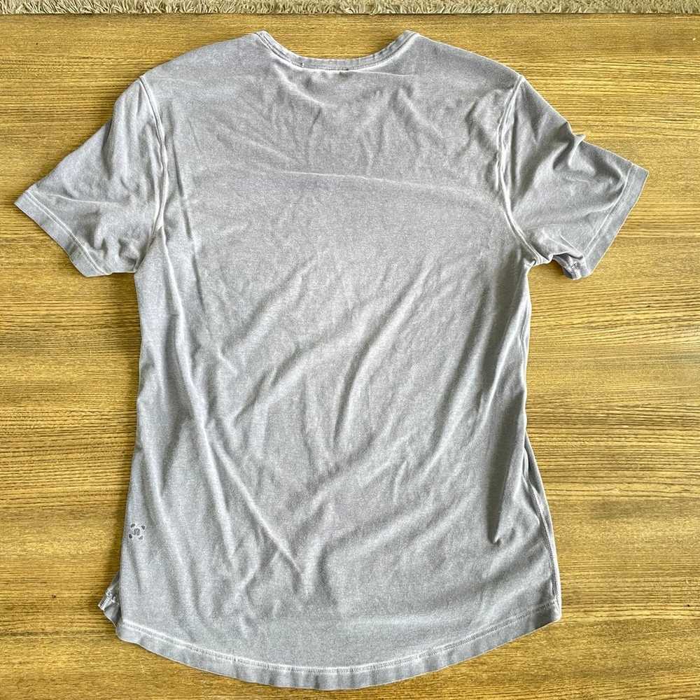 Men’s Grey Lululemon Shirt Low Hem Size Medium - image 3