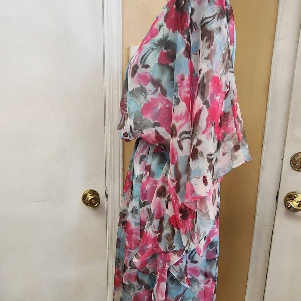 This is Mon.Chery  the printed chiffon  dress of … - image 3