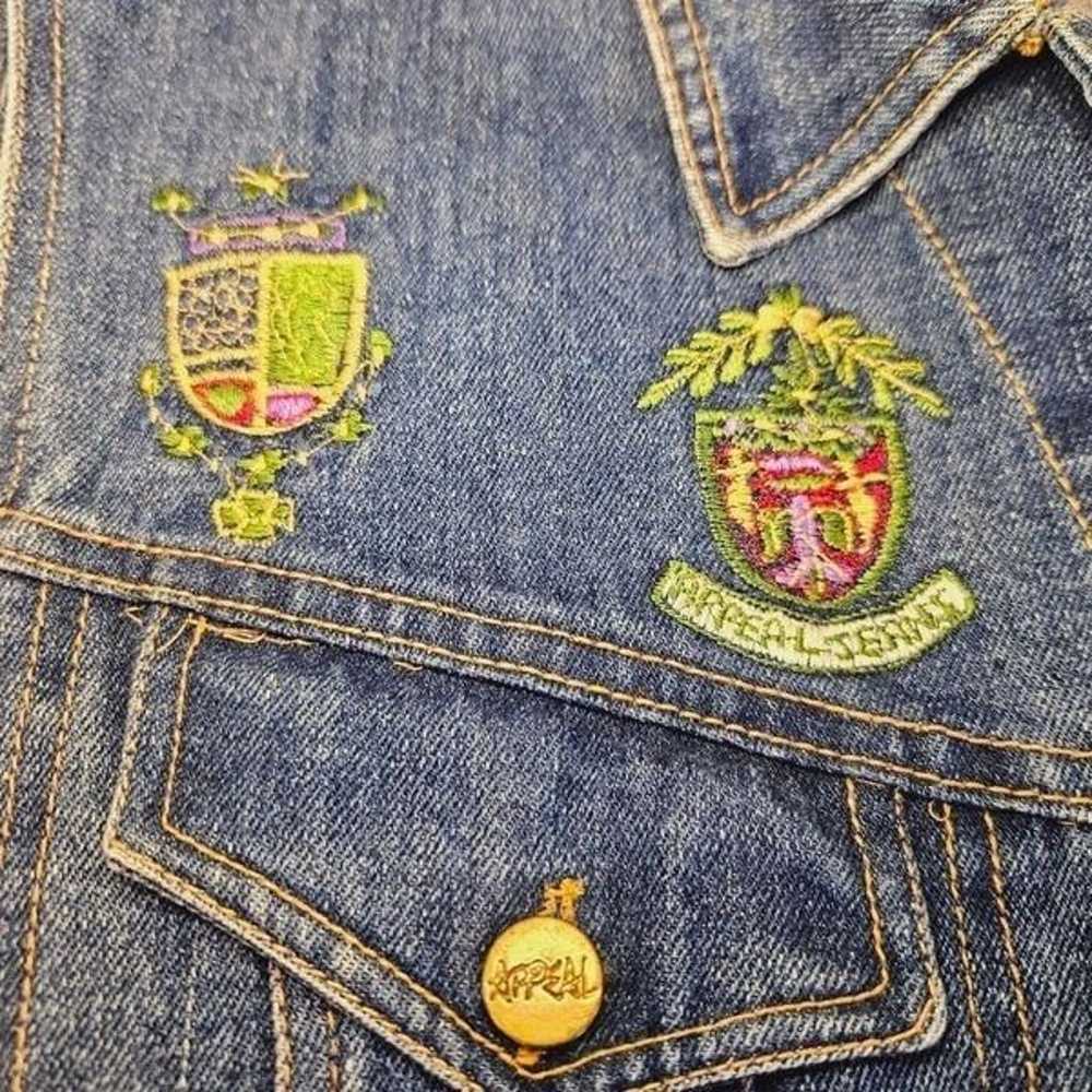 Vintage '90s Appeal Sleeveless Embroidered Patch … - image 5