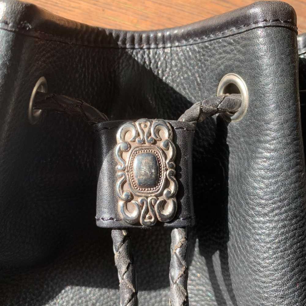 Vintage Fossil black leather crossbody feed bag - image 3
