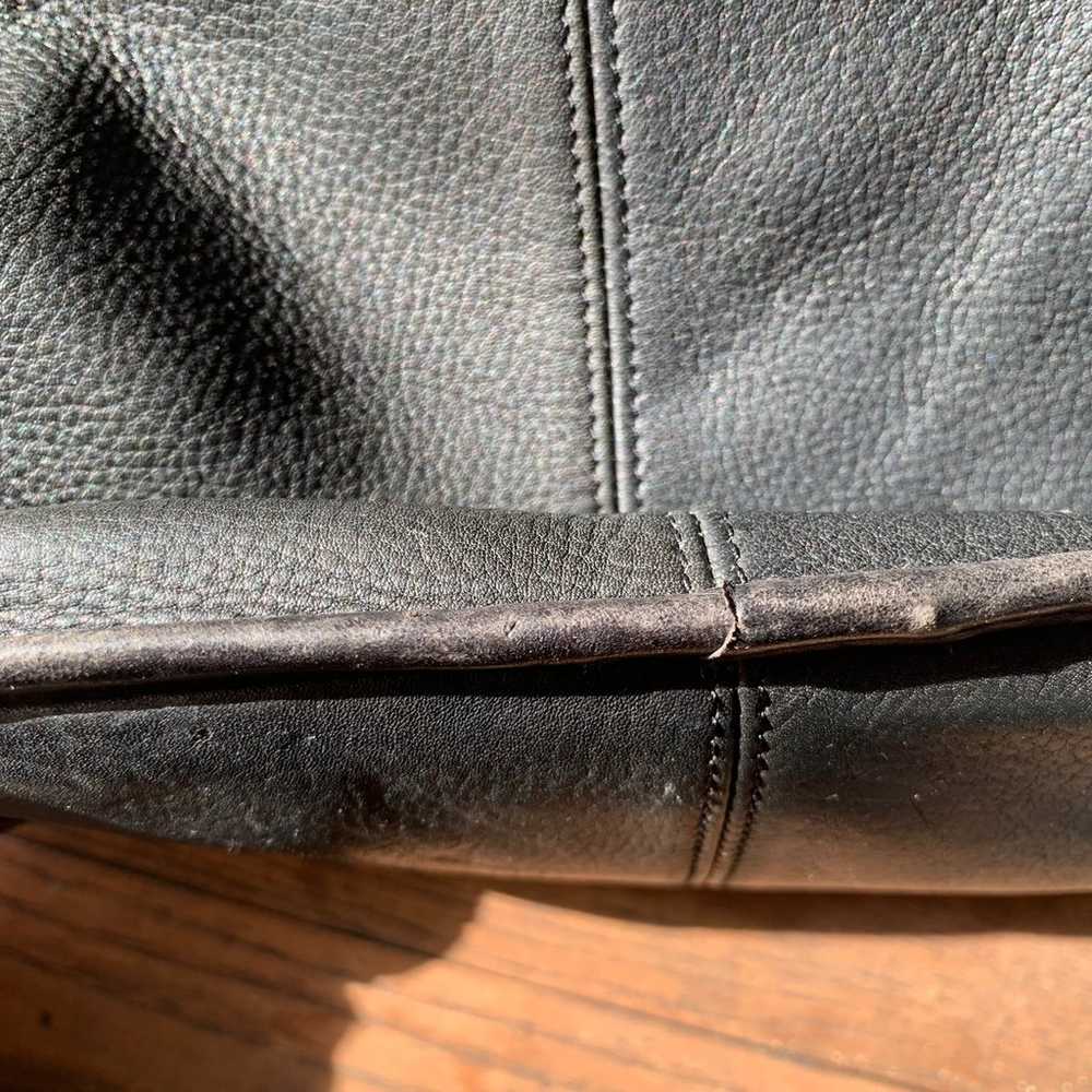 Vintage Fossil black leather crossbody feed bag - image 9
