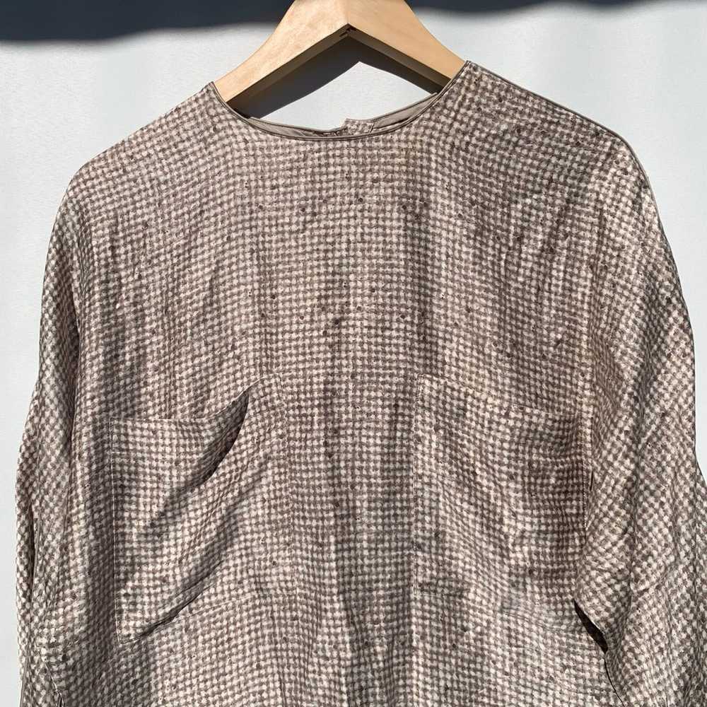 Vintage Ellen Tracy taupe silk blouse Sz 4 - image 2