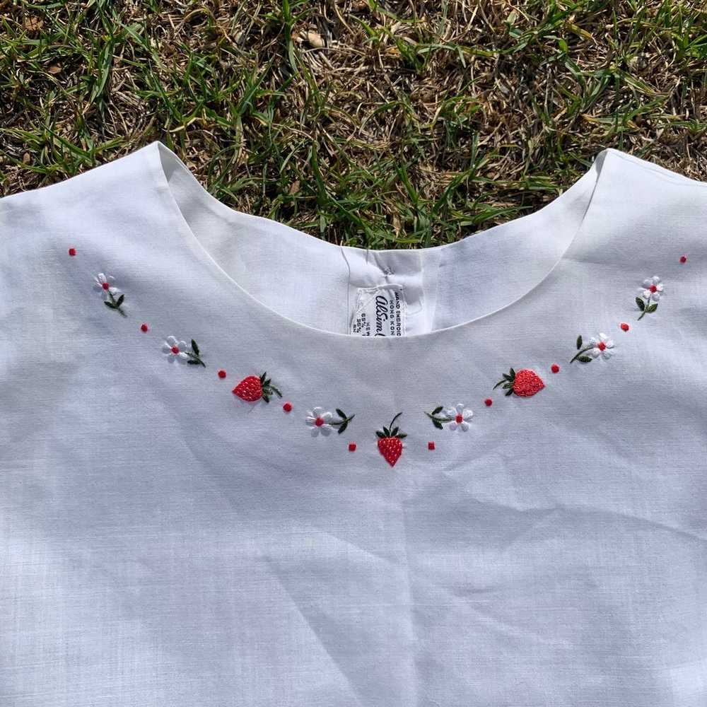 Vintage strawberry floral embroidered top - image 2