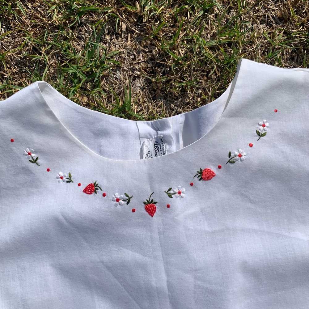 Vintage strawberry floral embroidered top - image 3