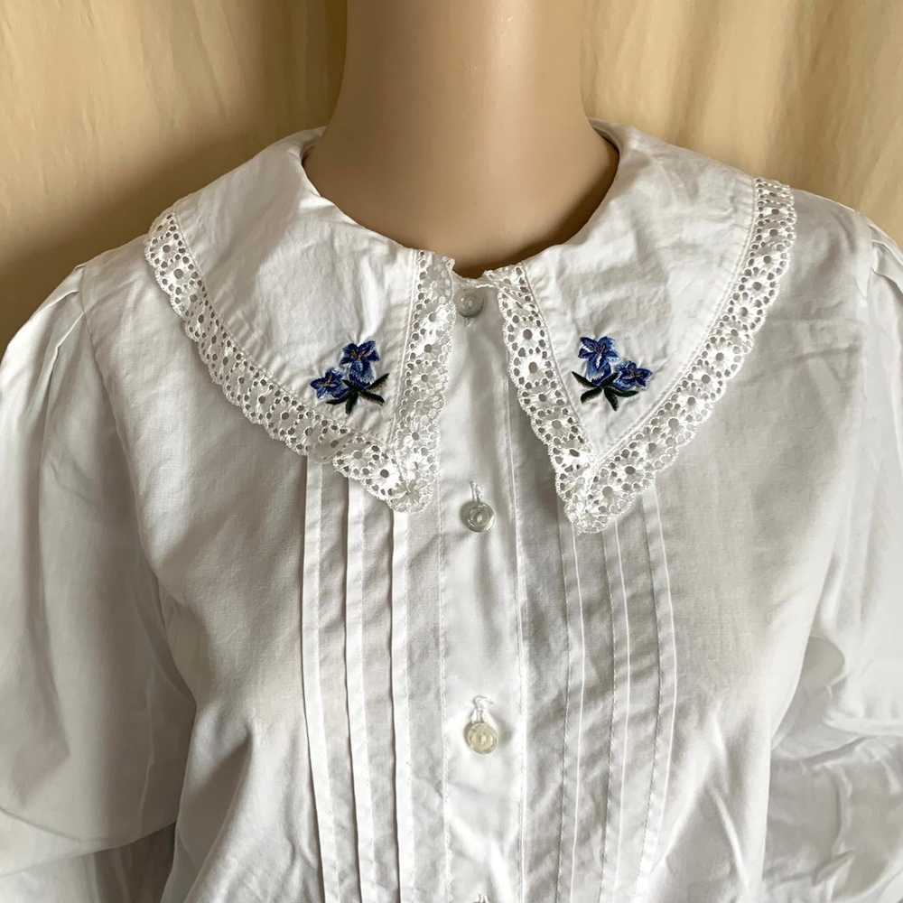 Vintage pleated floral lace collar button front b… - image 5