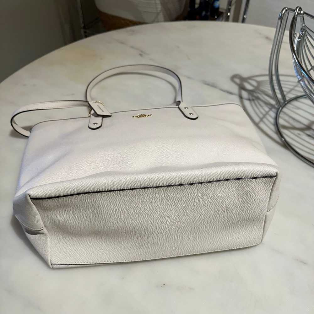 NWOT COACH LEATHER CITY ZIP TOTE, WHITE - image 4