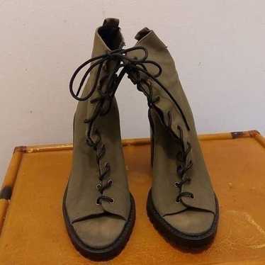 Women Asos  Design Boots  Size 8