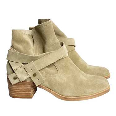 NEW UGG Elora Suede Ankle Tan Bootie 7