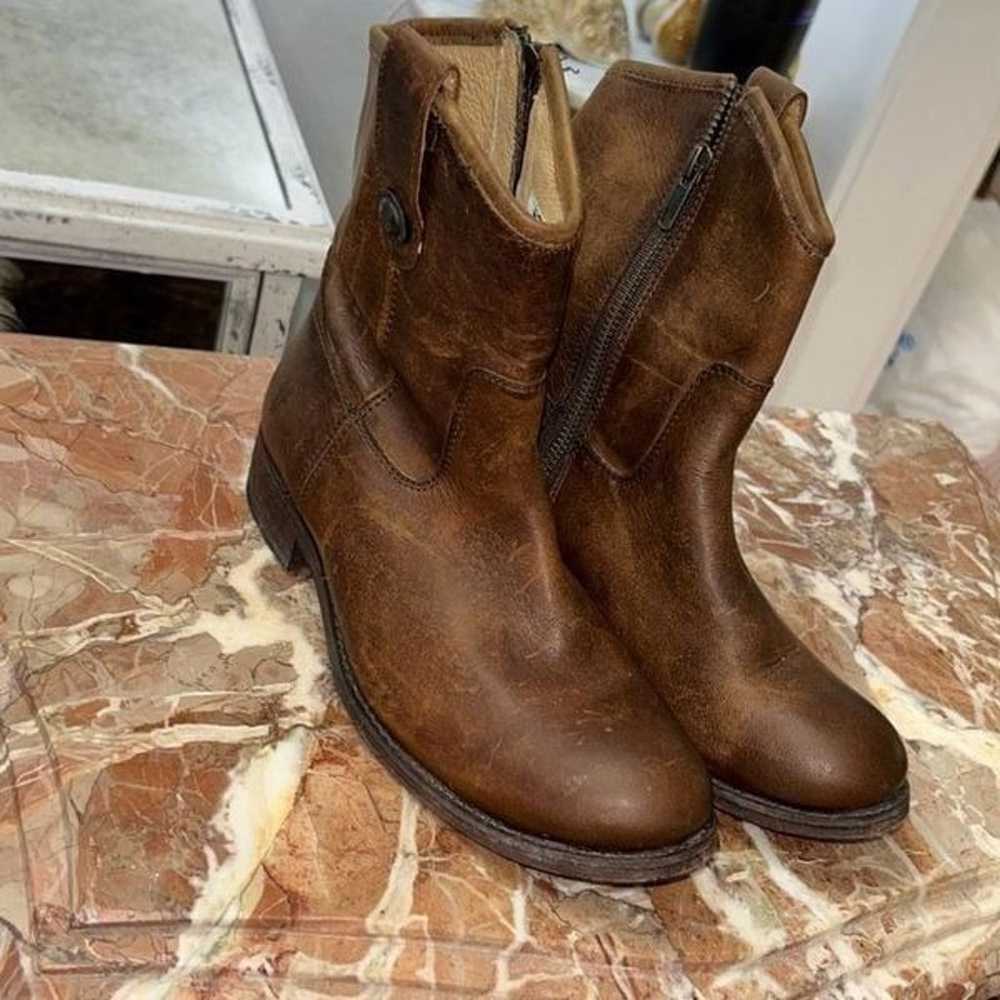 Frye Melissa short zip leather boots size 6 - image 1