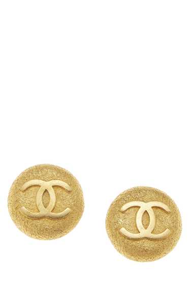 Gold Textured Round 'CC' Earrings