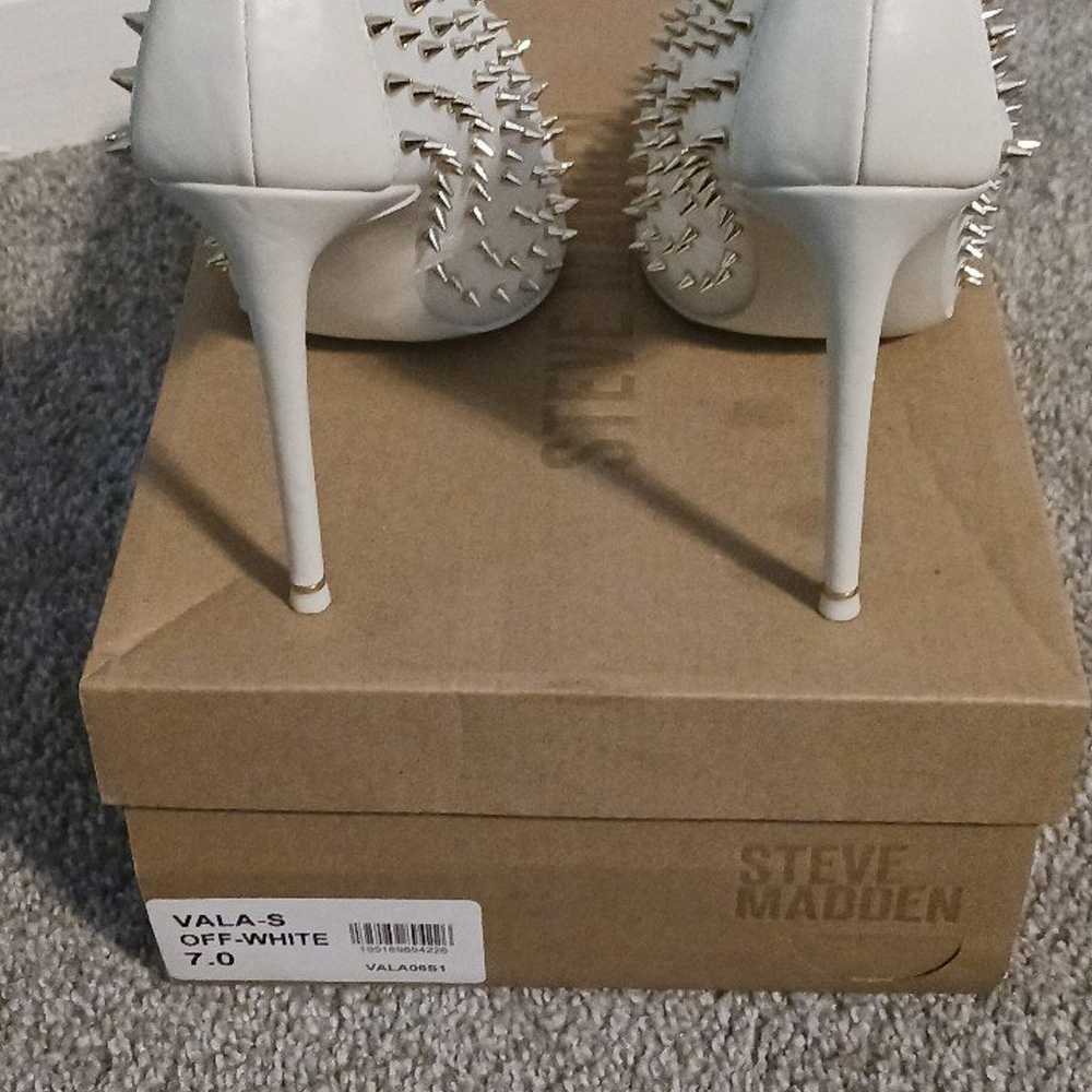 Size 7 Steve madden Heels - image 4