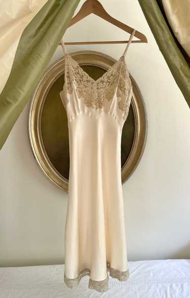 Vintage 1940s Pure Silk Floral Lace Dress
