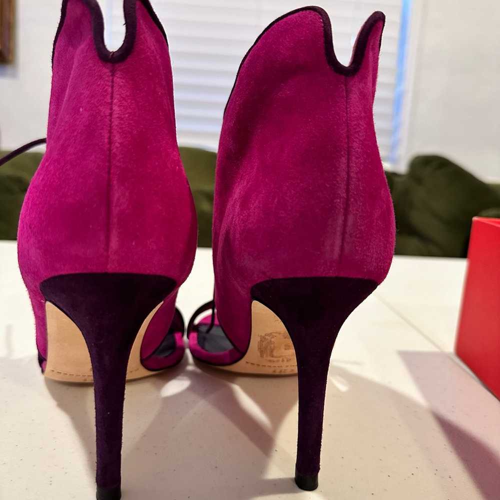 CAROLINA HERRERA CH FUCHSIA PUNK SUEDE OPEN TOE S… - image 5