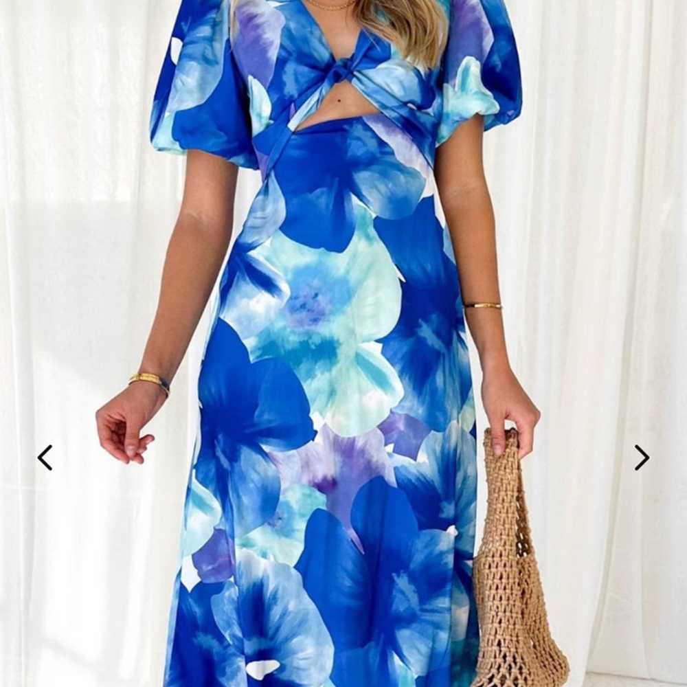 Blue Floral V-Neck Twist Midi Dress - image 1