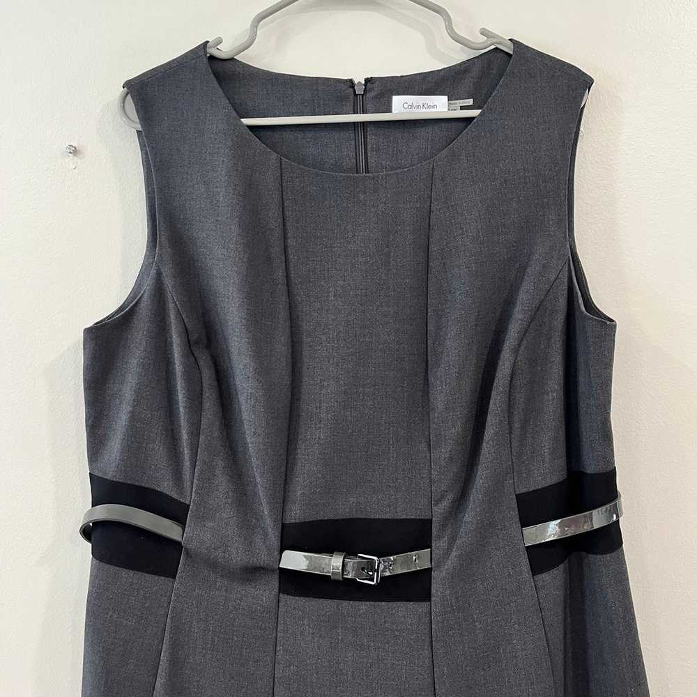 Calvin Klein Gray Sleeveless Striped Hem Belt Dre… - image 4