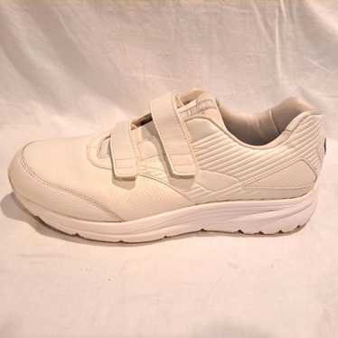 Brooks BROOKS Addiction WLK White Walking Shoes M… - image 1