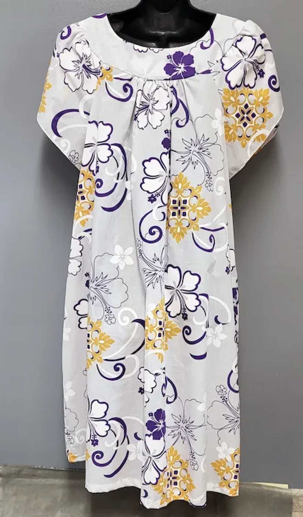 Hawaiian Muumuu Dress Purple White Flowers Gold M… - image 6