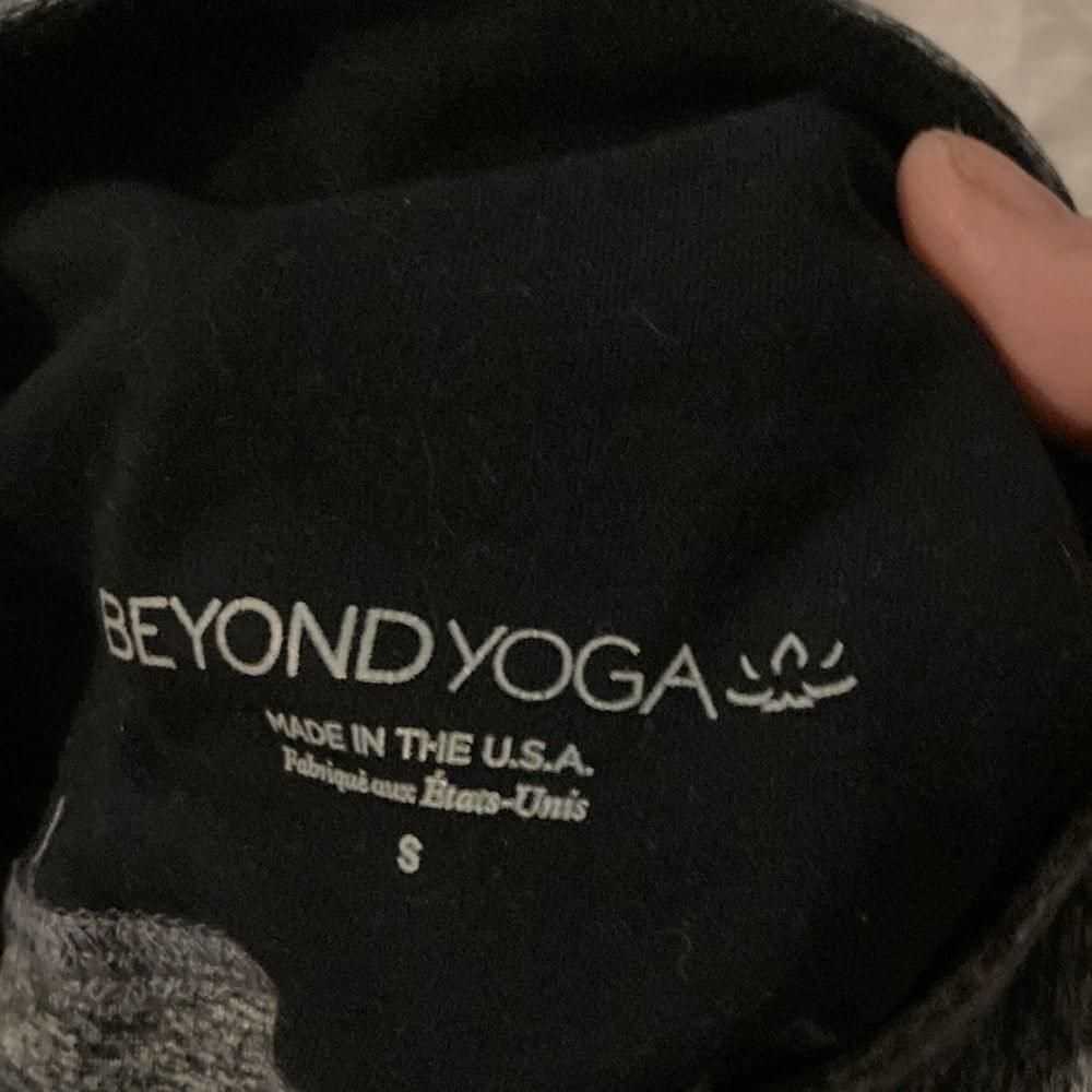Beyond Yoga Beyond yoga gray green ombré leggings… - image 4