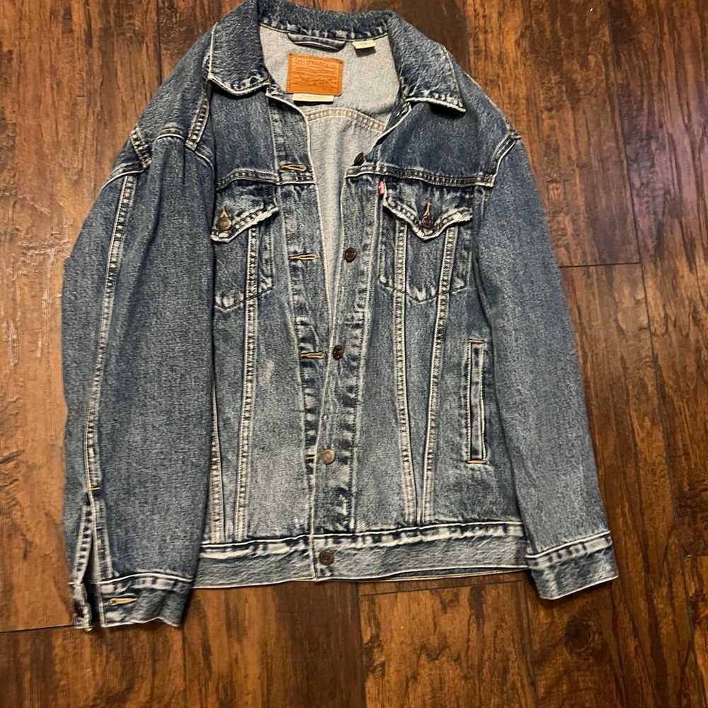 Levi trucker jean Jacket (oversized) small - image 1