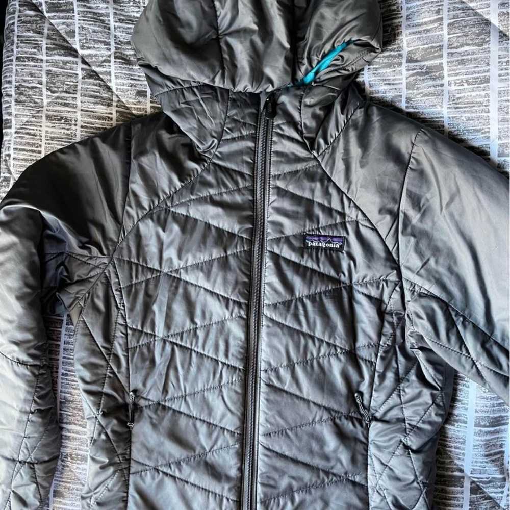 Patagonia Lady Pack It Hoodie Jacket Size XS - image 2