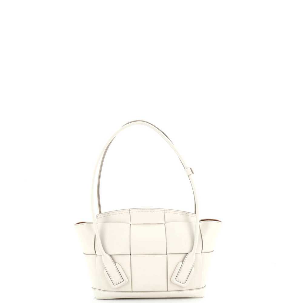 Bottega Veneta Arco Bag Maxi Intrecciato Leather … - image 3