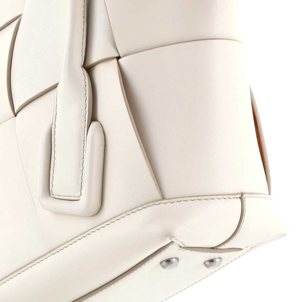 Bottega Veneta Arco Bag Maxi Intrecciato Leather … - image 6