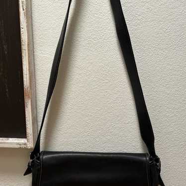Vintage Coach Black Leather Cross Body Bag No J1S… - image 1