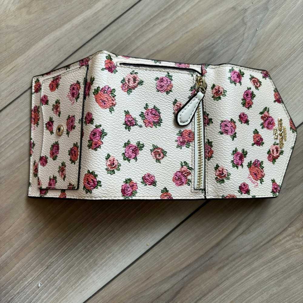 Coach crossbody handbag and wallet cream w/roses - image 5