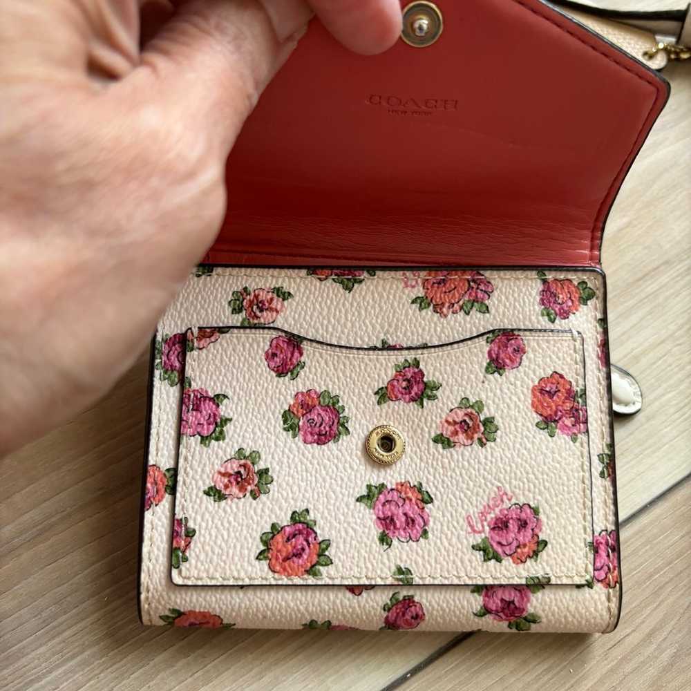 Coach crossbody handbag and wallet cream w/roses - image 6