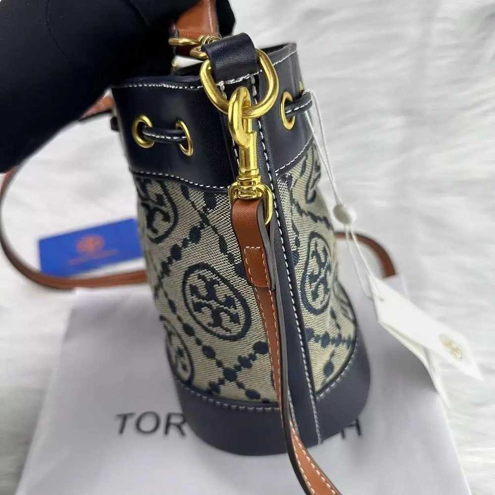 TORY BURCH T Monogram Bucket bag - image 4