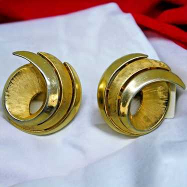 Other Signed Crown Trifari Swirl Earrings Gold To… - image 1