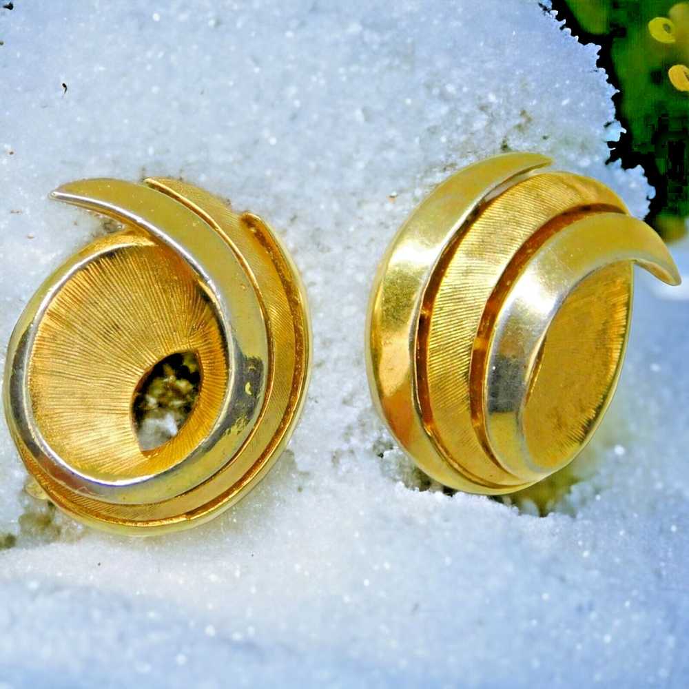 Other Signed Crown Trifari Swirl Earrings Gold To… - image 2