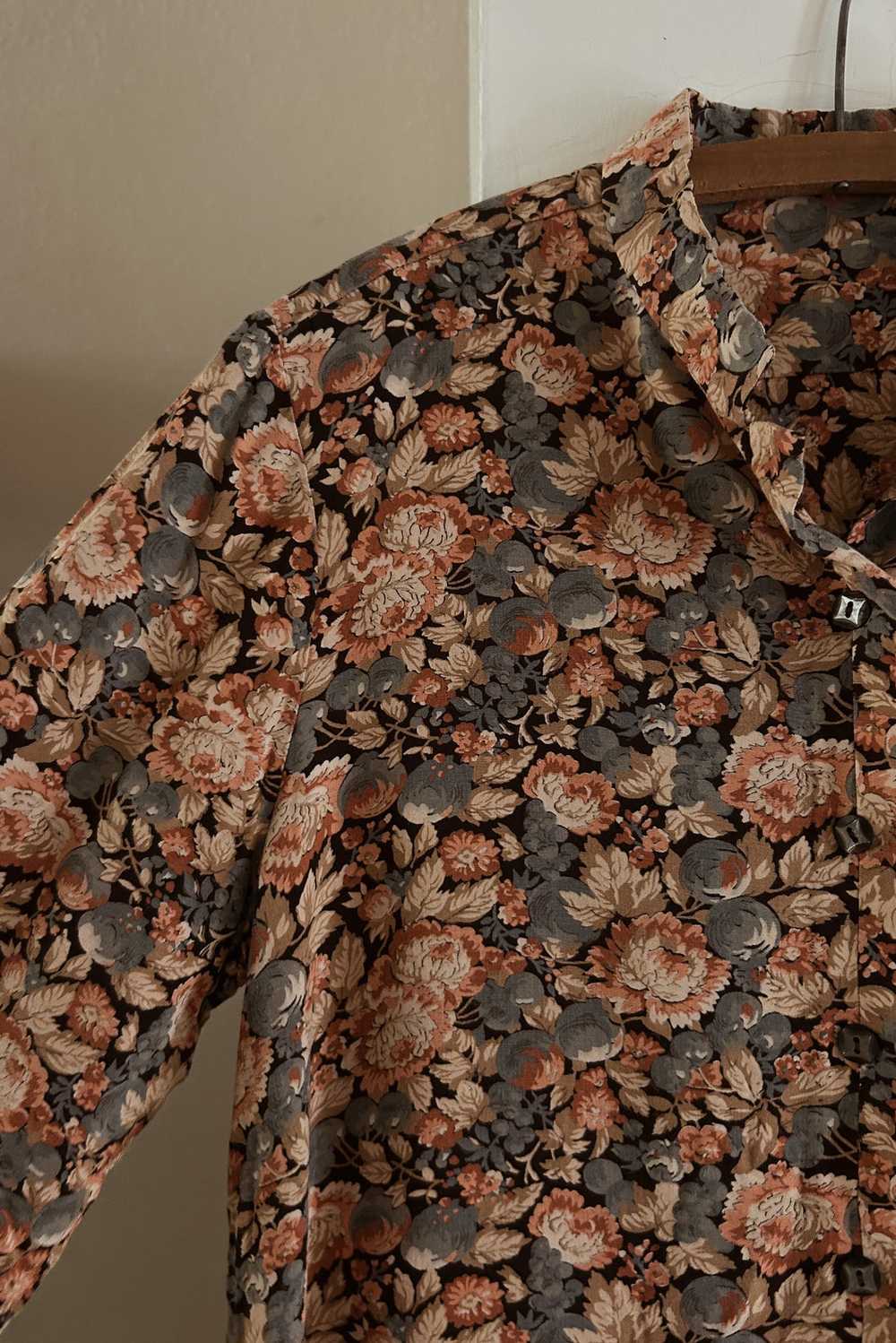 1970's FLORAL PUFF SLEEVE BUTTON BLOUSE - image 3
