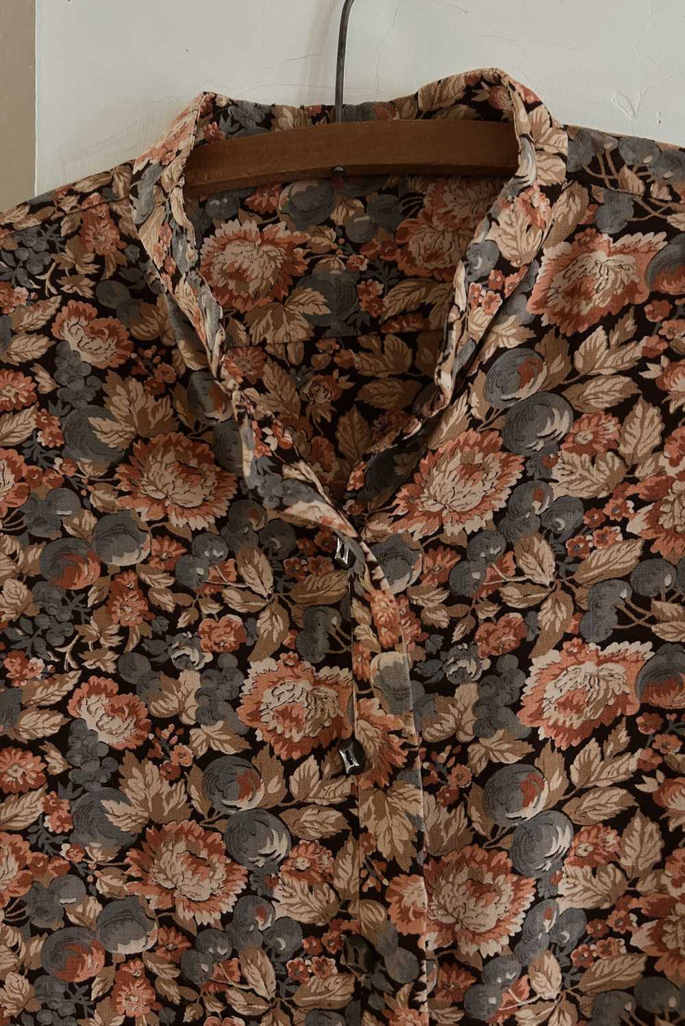 1970's FLORAL PUFF SLEEVE BUTTON BLOUSE - image 4