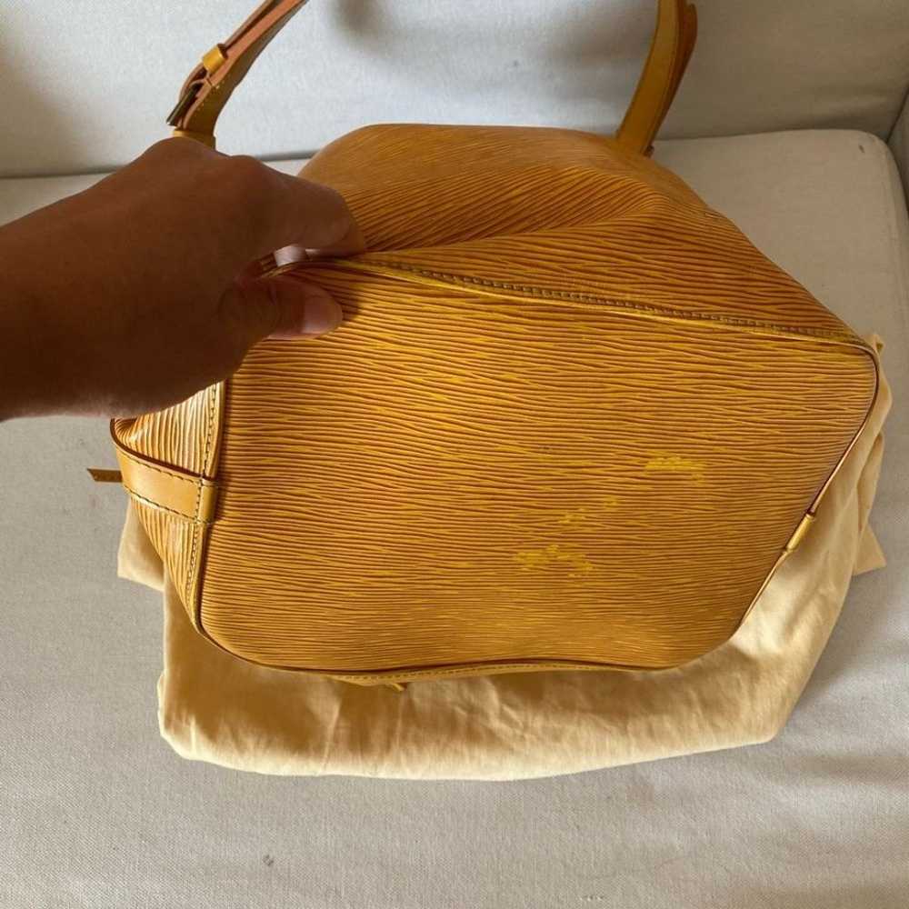 Authentic Louis Vuitton epi noe shoulder bag - image 5