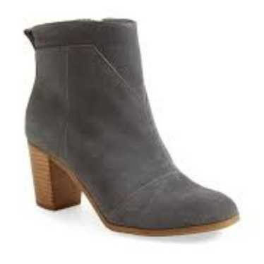 TOMS LUNATA DISTRESSED SUEDE CHARCOAL GRAY HEELED 