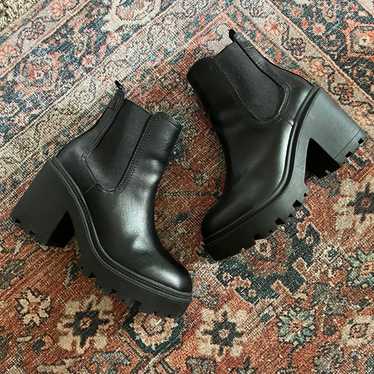 URBAN OUTFITTERS BOOTS