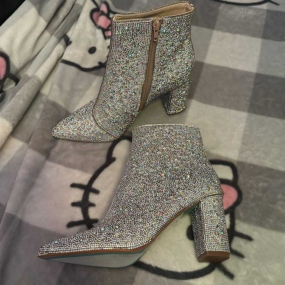 Betsey Johnson silver rhinestone heeled boots siz… - image 2